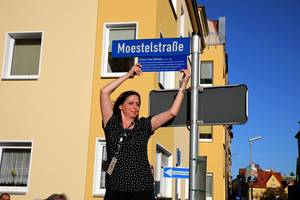 HBIE4267   Aha Effekt am Straßeneck (36. Zusatzschild)
